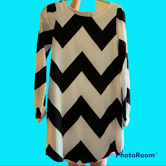 Black & White Chevron Striped Dress Women’s Size Small - Picture 1 of 6